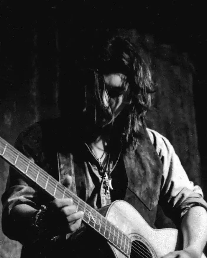 Multi-instrumentalist loop show